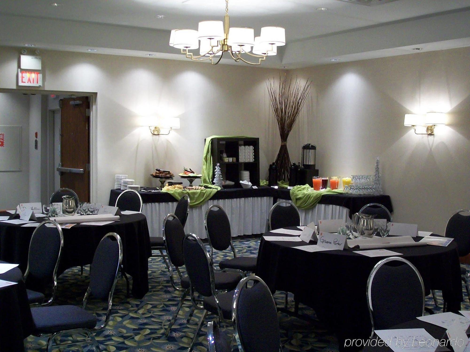 Amenida Residences, Calgary Restoran foto